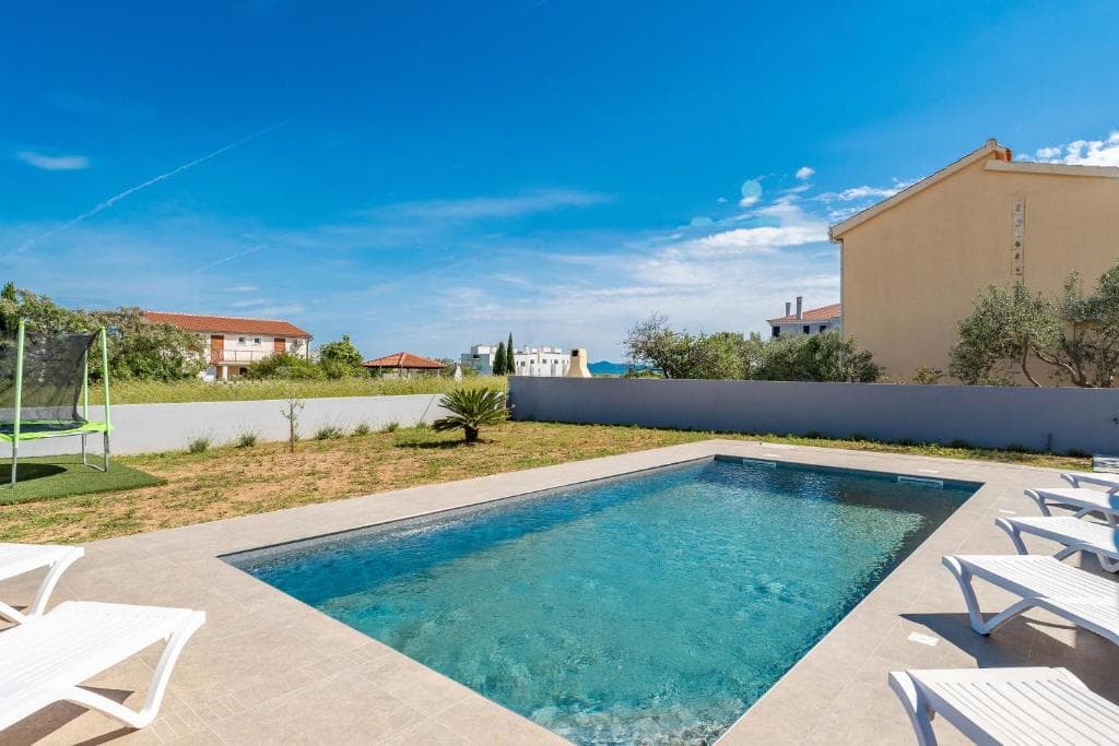 The pool-view terrace